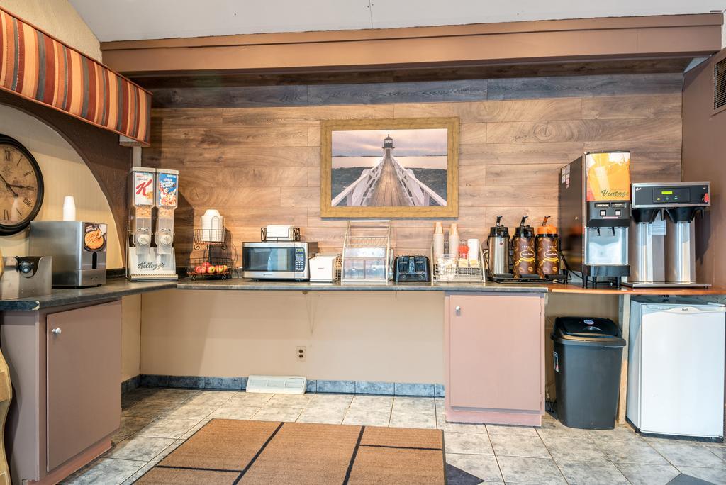 Red Carpet Inn & Suites Albany Airport อัลบานี ภายนอก รูปภาพ
