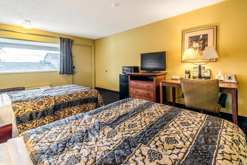 Red Carpet Inn & Suites Albany Airport อัลบานี ภายนอก รูปภาพ