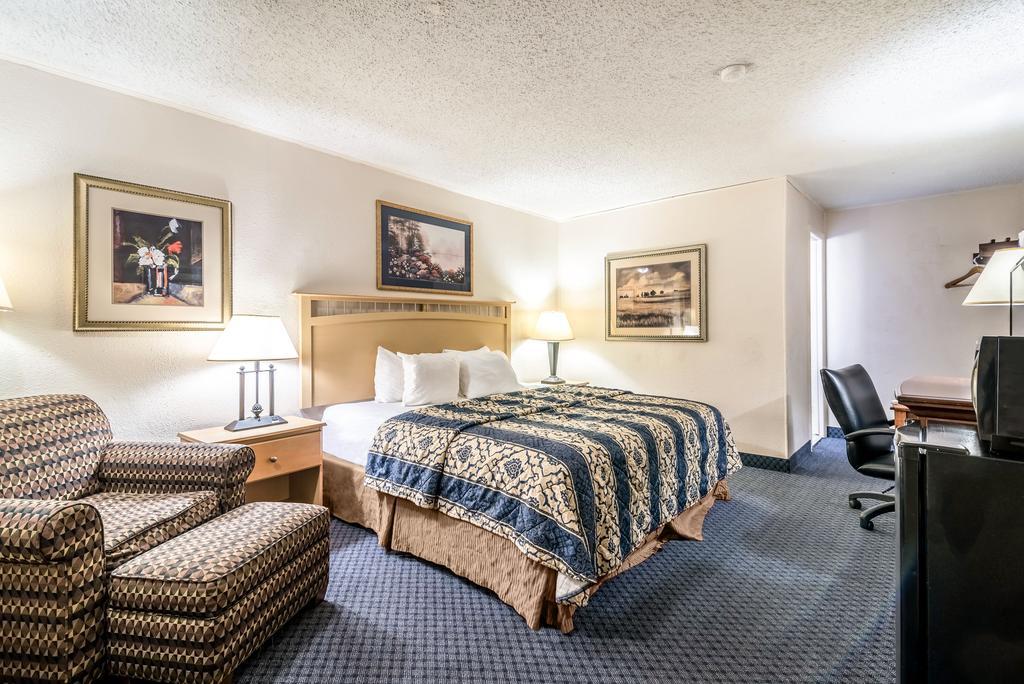 Red Carpet Inn & Suites Albany Airport อัลบานี ภายนอก รูปภาพ